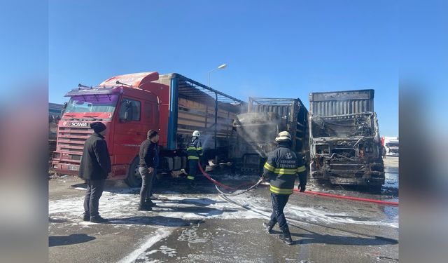 Üç TIR'da Yangın Çıktı