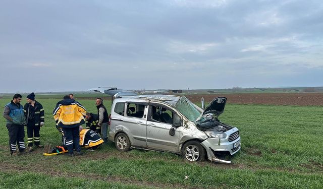 Hafif Ticari Araç Takla Attı: 4 Yaralı