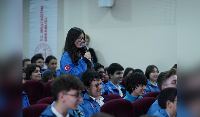 Bakan Tekin, Öğrencilerle İftar Programında Bir Araya Geldi