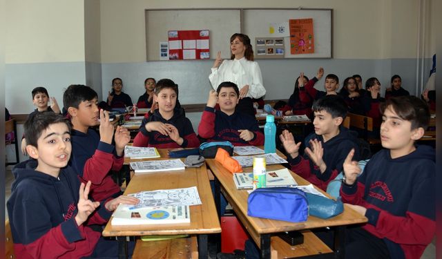 Matematik Dersi Oyun ve Şarkılarla Eğlenceli Hale Geliyor