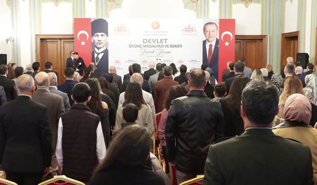 Vali Gül, Şehit Aileleri ve Gazilere Devlet Övünç Madalyası Takdim Etti