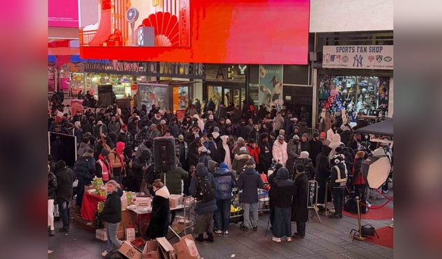 New York'ta Teravih Namazı Coşkusu: Filistin'e Destek Gösterisi