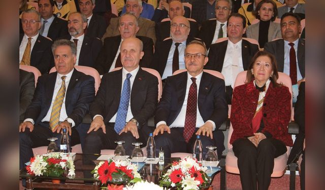 YÖK Başkanı Özvar, Yapay Zeka Programlarını 80 Üniversiteye Yayacaklarını Açıkladı