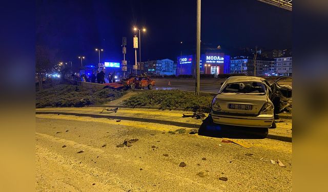 Ankara'da İki Otomobil Çarpıştı: 6 Yaralı