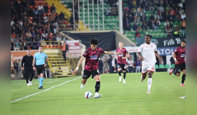 Alanyaspor, Samsunspor'u ilk yarıda 1-0 mağlup etti