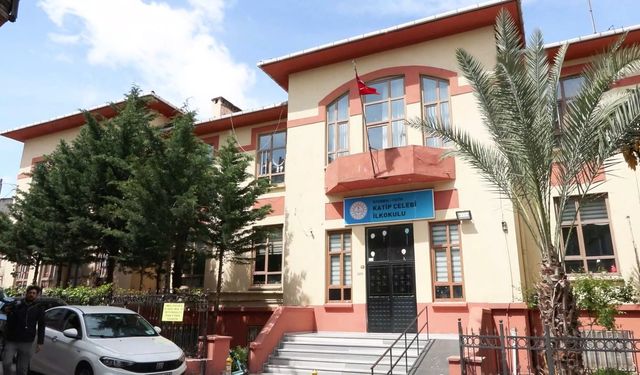 İstanbul'da Deprem Sonrası 4 Okul Boşaltıldı