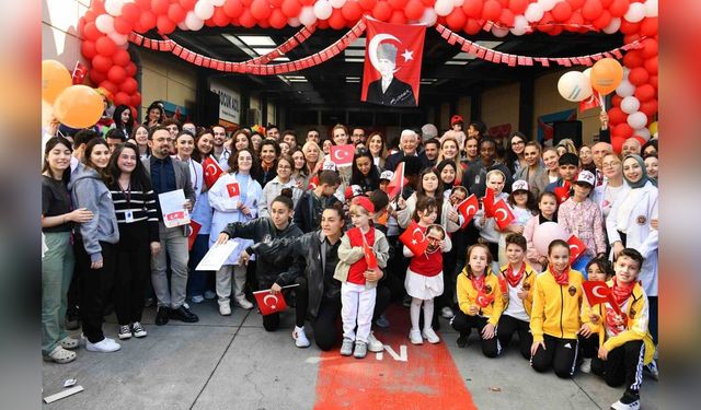 Beşiktaş JK Kadın Futbol Takımı'ndan Hastanedeki Çocuklara Sürpriz Ziyaret