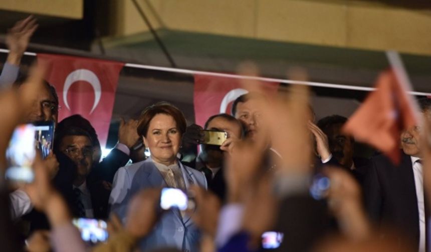 Akşener'in Halk Tv programı, hiç görmediğiniz fotograflar