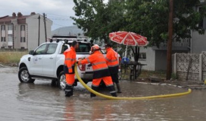 Afyonkarahisar’da çok sayıda ev ve iş yerini su bastı