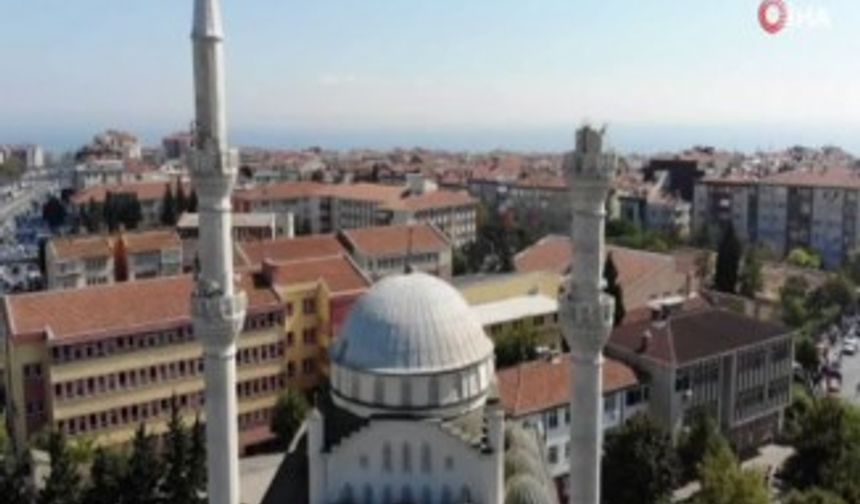 Avcılar’da minaresi çöken cami havadan görüntülendi