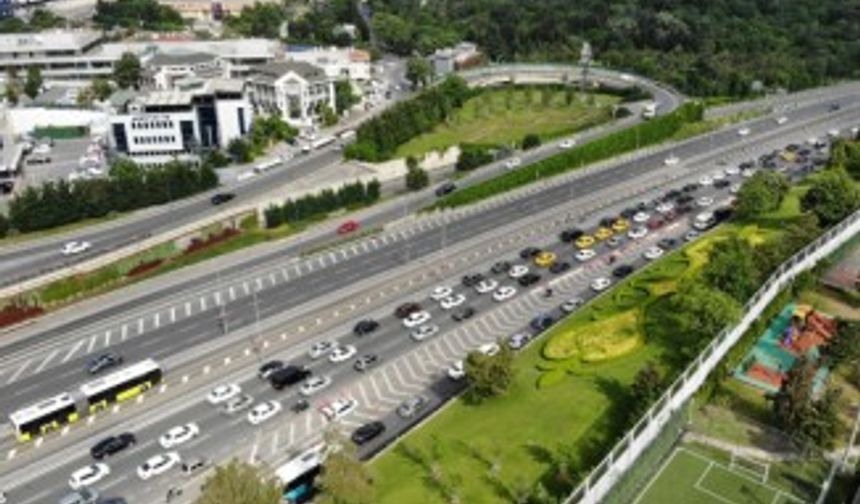 Bayram tatilinin ardından trafik yoğunluğu oluştu