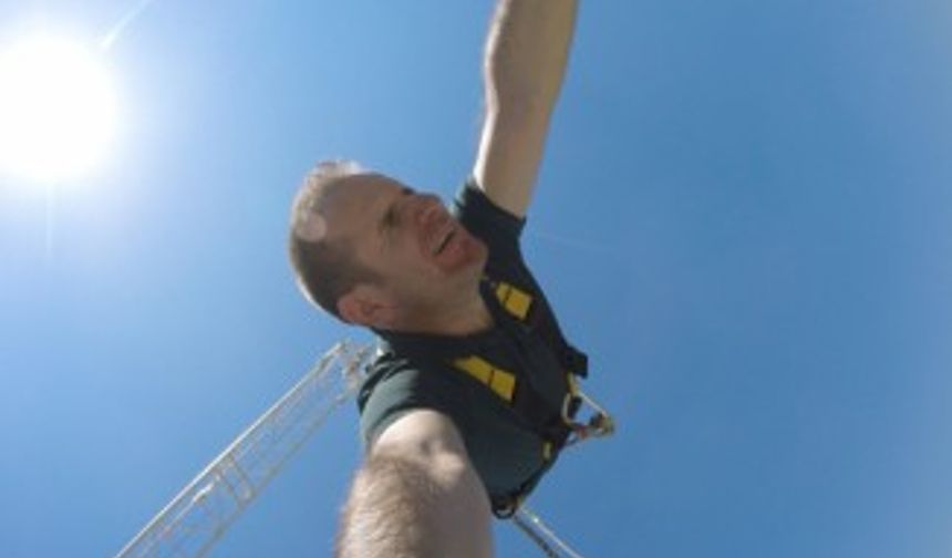 Bu da türkülü bungee jumping