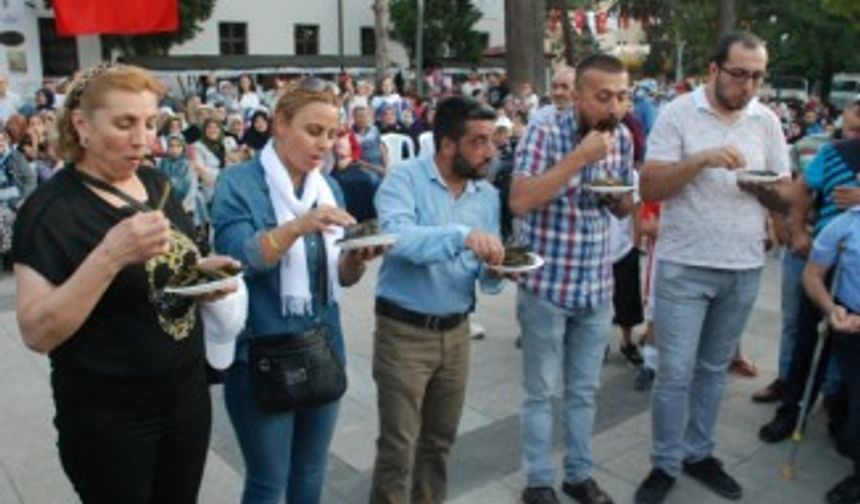 Bu da zeytinyağlı dolma yeme yarışması !