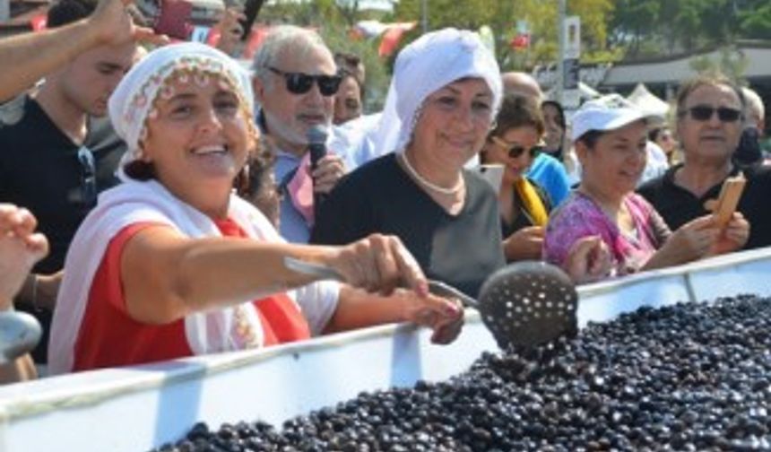 Dev zeytin tabağı rekorlar kitabına girdi