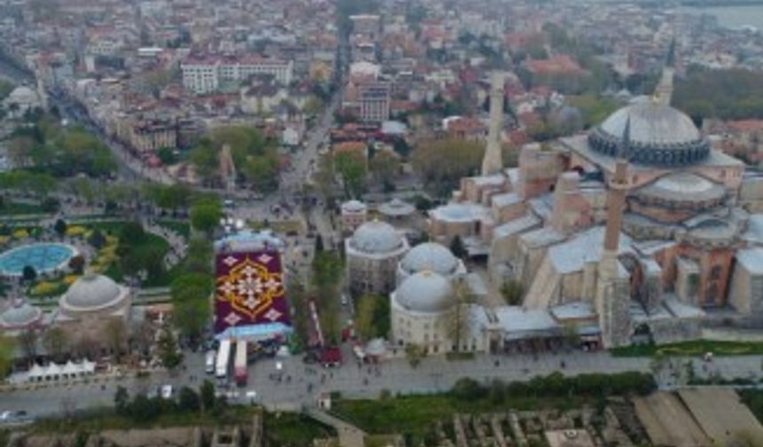 Dünyanın en büyük lale halısı havadan görüntülendi