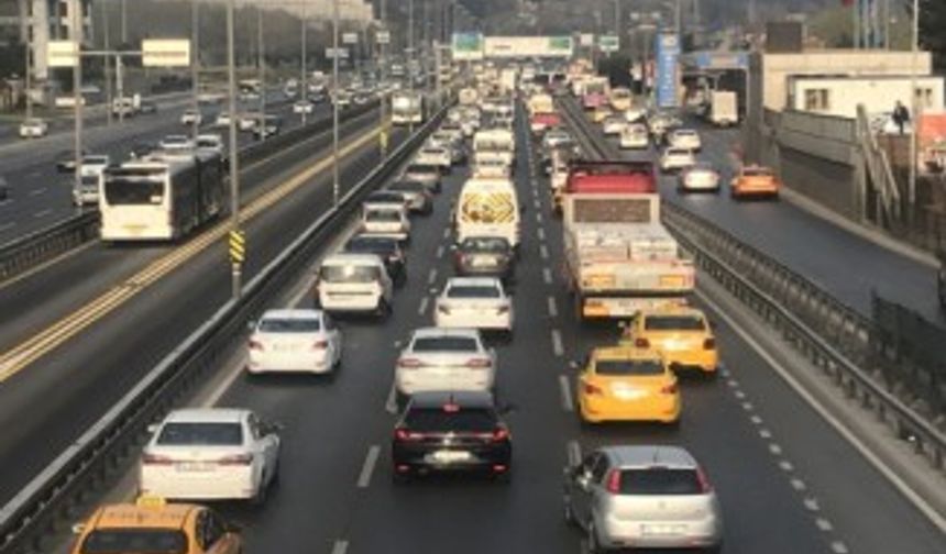 E-5 karayolunda kapalı yollar nedeniyle trafik yoğunluğu oluştu