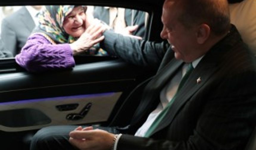 Erdoğan ile yaşlı teyzenin gülümseten sohbeti