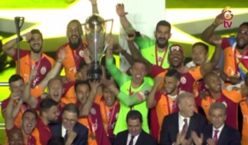 Galatasaray, 22. şampiyonluk kupasını aldı