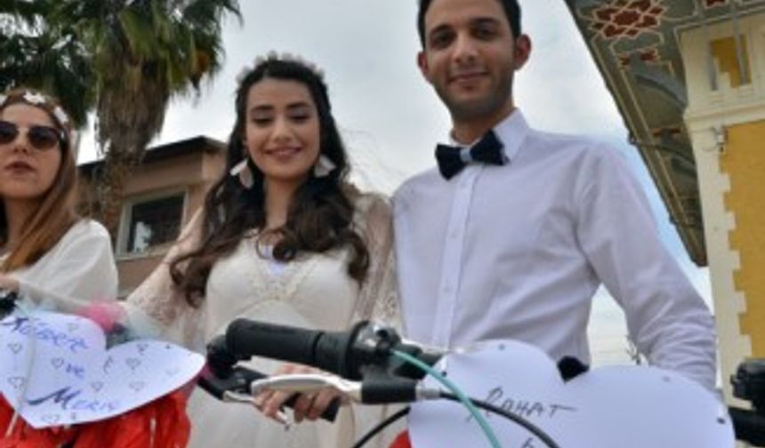 Gelin ve damat bisikletli konvoyla mutluluğa pedal çevirdi