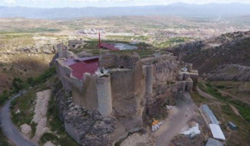 Harput Kalesi’nde restorasyon çalışmaları havadan görüntülendi