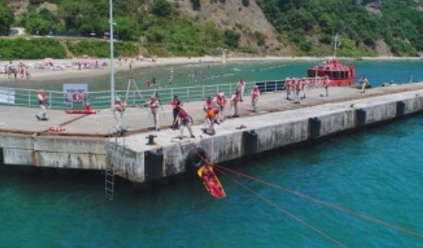 İstanbul boğazında nefes kesen kurtarma tatbikatı