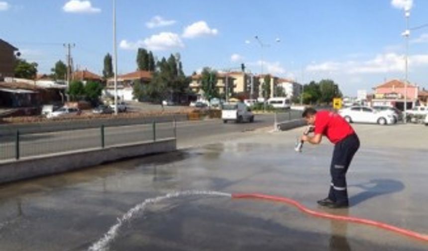 İtfaiye erinin hortumla dansı izlenme rekoru kırdı