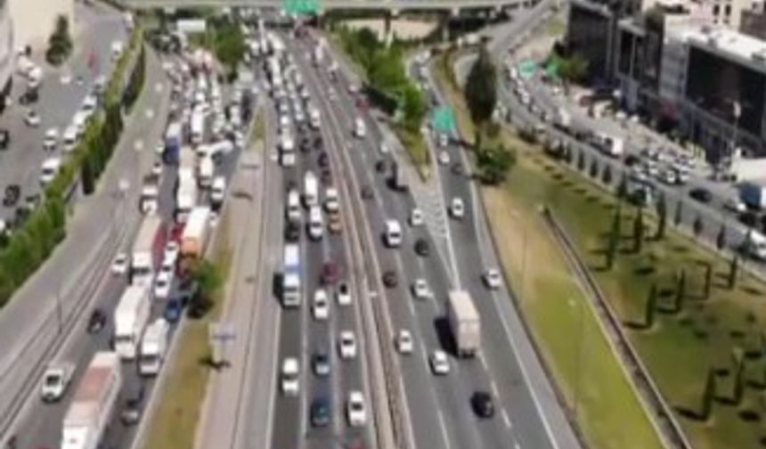 Mahmutbey gişelerde bayram yoğunluğu havadan görüntülendi