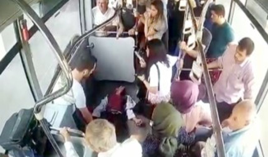 Otobüs şoförü yolcularla birlikte hastayı acile götürdü