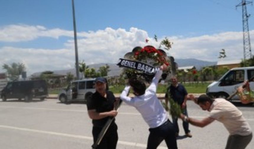 Şehit cenazesinde Kılıçdaroğlu’nun çelengine tepki