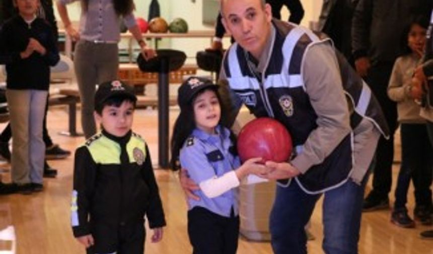 Şehit polislerin çocukları bowling turnuvasında buluştu