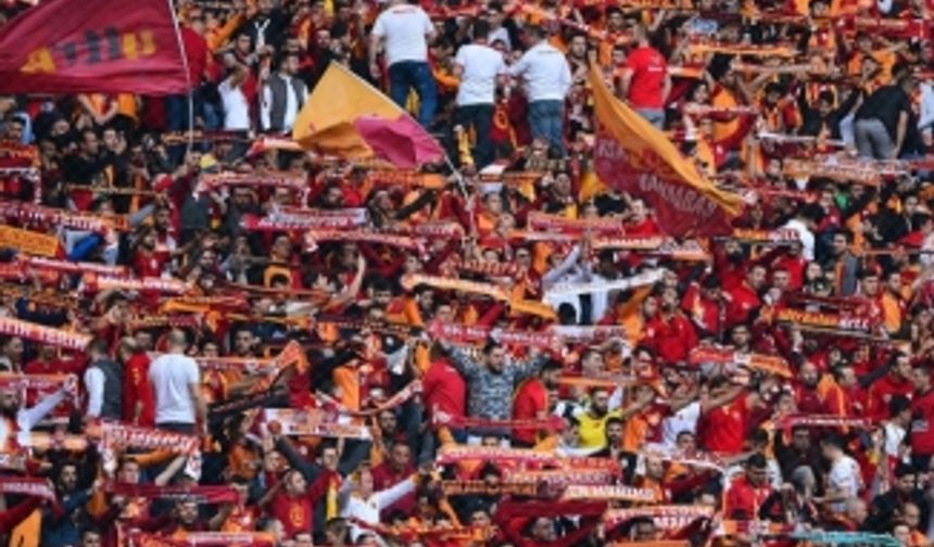 Galatasaray taraftarından 'Mustafa Kemal'in Askerleriyiz!' sloganı