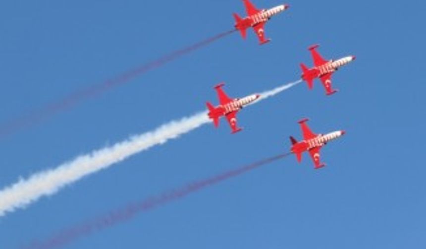 Türk Yıldızları, Aksaray semalarında nefesleri kesti