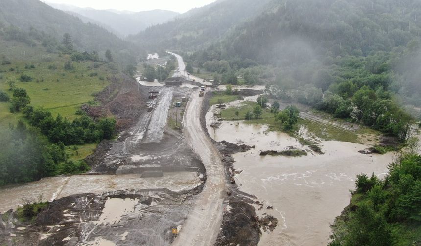 Kastamonu'da sel felaketi! Yol çöktü köprü yıkıldı