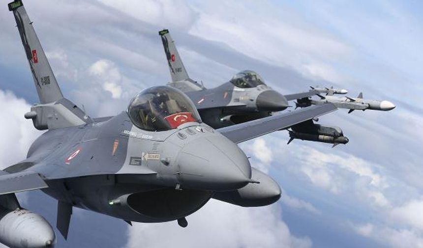 Ne uluslararası hukuk tanıyorlar ne de devlet geleneğinden haberdârlar.. Yunanistan’dan Türk–F-16’larına taciz