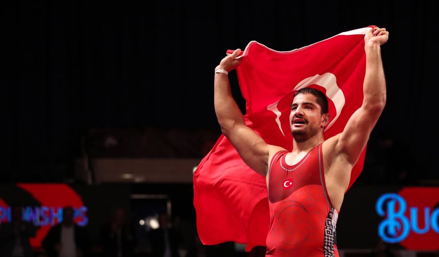 Taha Akgül üçüncü kez dünya şampiyonu