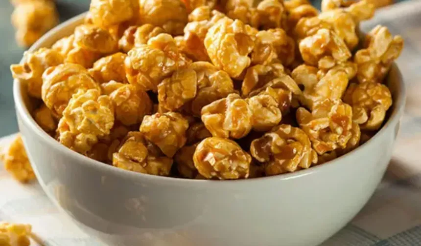 Film gecelerinizin en iyi arkadaşı olacak: Karamelli patlamış mısır tarifi!