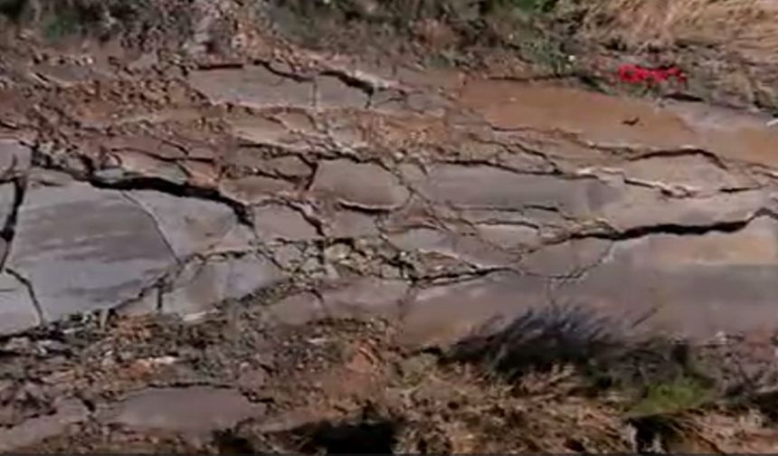 Hatay’daki depremde çöken yollar böyle görüntülendi!