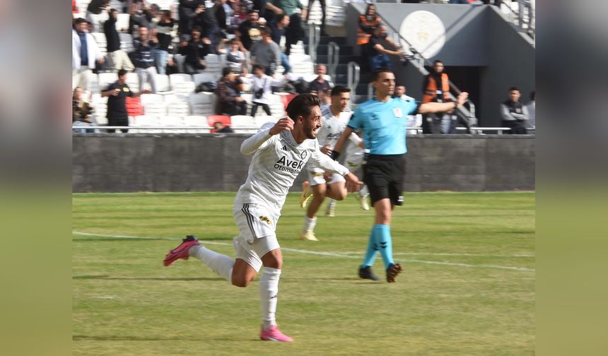 Altay'ın Galibiyetinde Onur Efe'nin İki Kafa Golü Şampiyonluk Getirdi