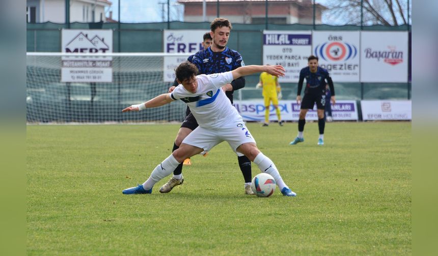 Erbaaspor, Karacabey Belediye Spor'u Zorlu Maçta 4-3 Yenerek Üstünlük Sağladı