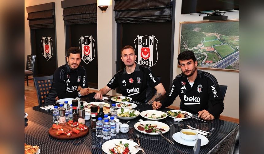 Beşiktaş Başkanı Serdal Adalı Futbol A Takımıyla Bir Araya Geldi