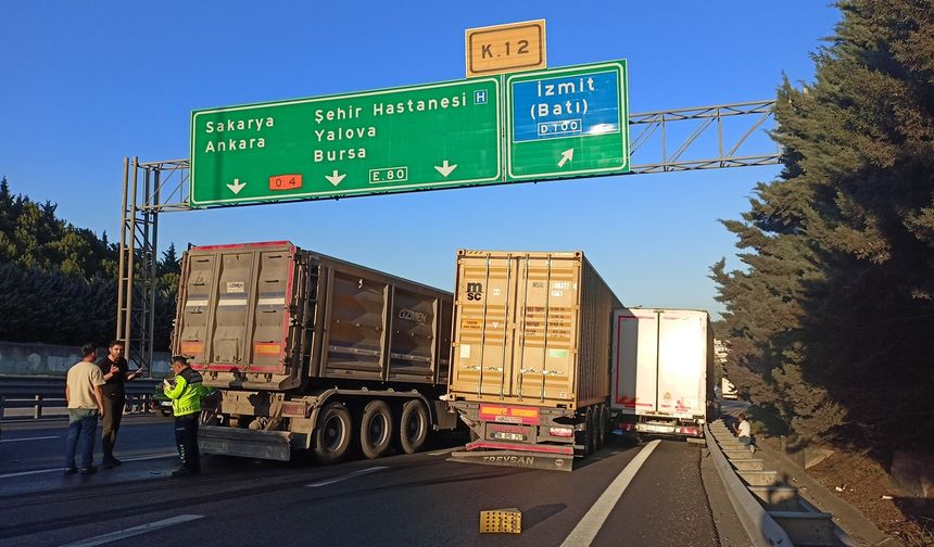 TEM Otoyolu İzmit Geçişinde Zincirleme Kaza: İki Şerit Ulaşıma Kapandı
