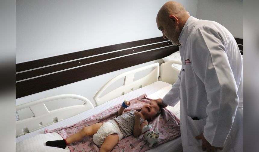 Yanağından Alınan Doku ile 2 Yaşındaki Çocuğa Yeni İdrar Kanalı Yapıldı
