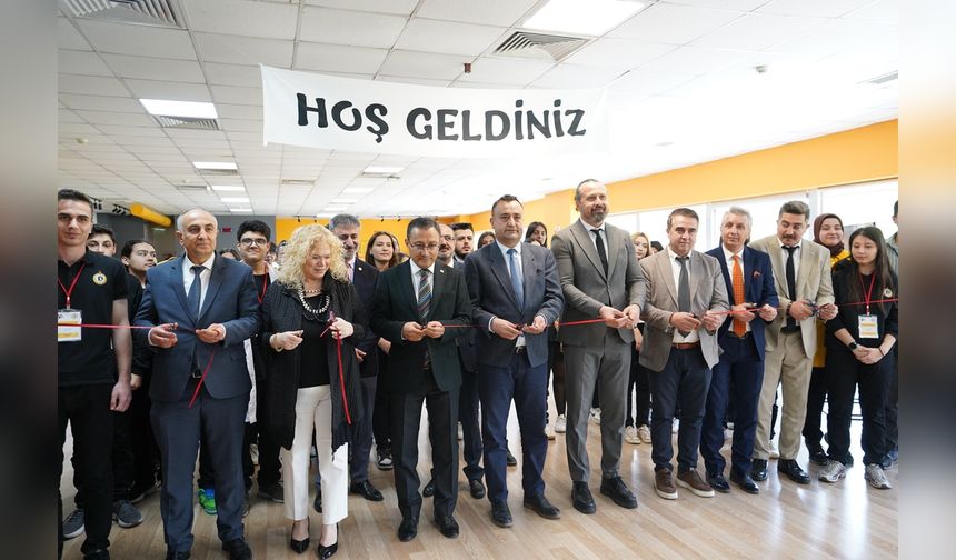 Demirören Medya ve Teknoloji MTAL’de TÜBİTAK 4006 Bilim Fuarı Sergisi Açıldı