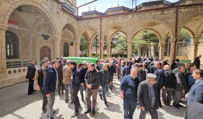 5 Çocuk Annesi Rabia, Eşi Tarafından Katledildikten Sonra Memleketinde Defnedildi