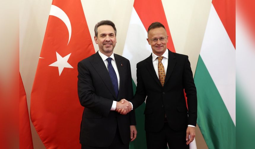 Bakan Bayraktar, Macaristan Dışişleri ve Dış Ticaret Bakanı Szijjarto ile Görüştü