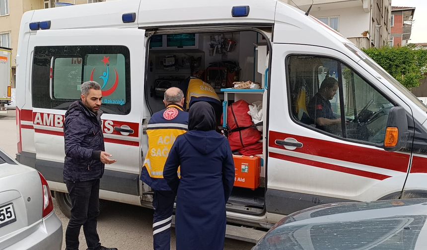 Ayşe, 4 Metre Yükseklikten Moloz Çuvallarının Üzerine Düştü ve Yaralandı
