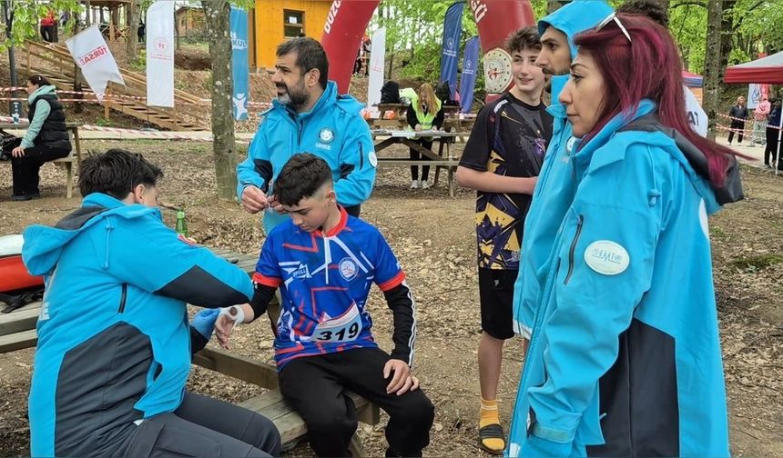 Zorlu Parkurda Nefes Kesen Mücadele: Yarışmacılar Bitişte Yere Düştü