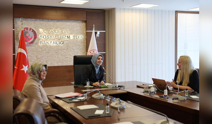 Bakan Göktaş, Üniversite Öğrencilerinin 'Koruyucu Aile' Projesine Destek Verdi