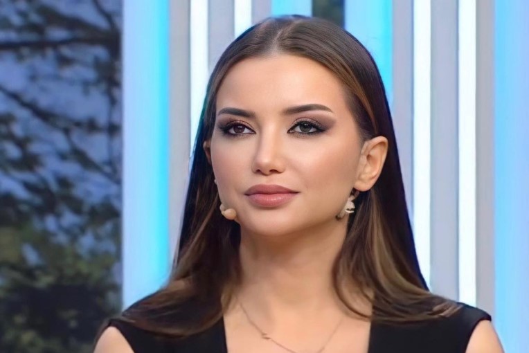 Psikolog Esra Ezmeci'ye gelen sorular ahlaksızlığın bu kadarı dedirtti